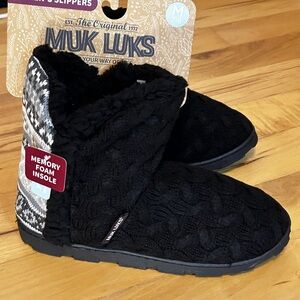 Muk Luks Women's Black Comfort Slippers Size 7/8 Medium
